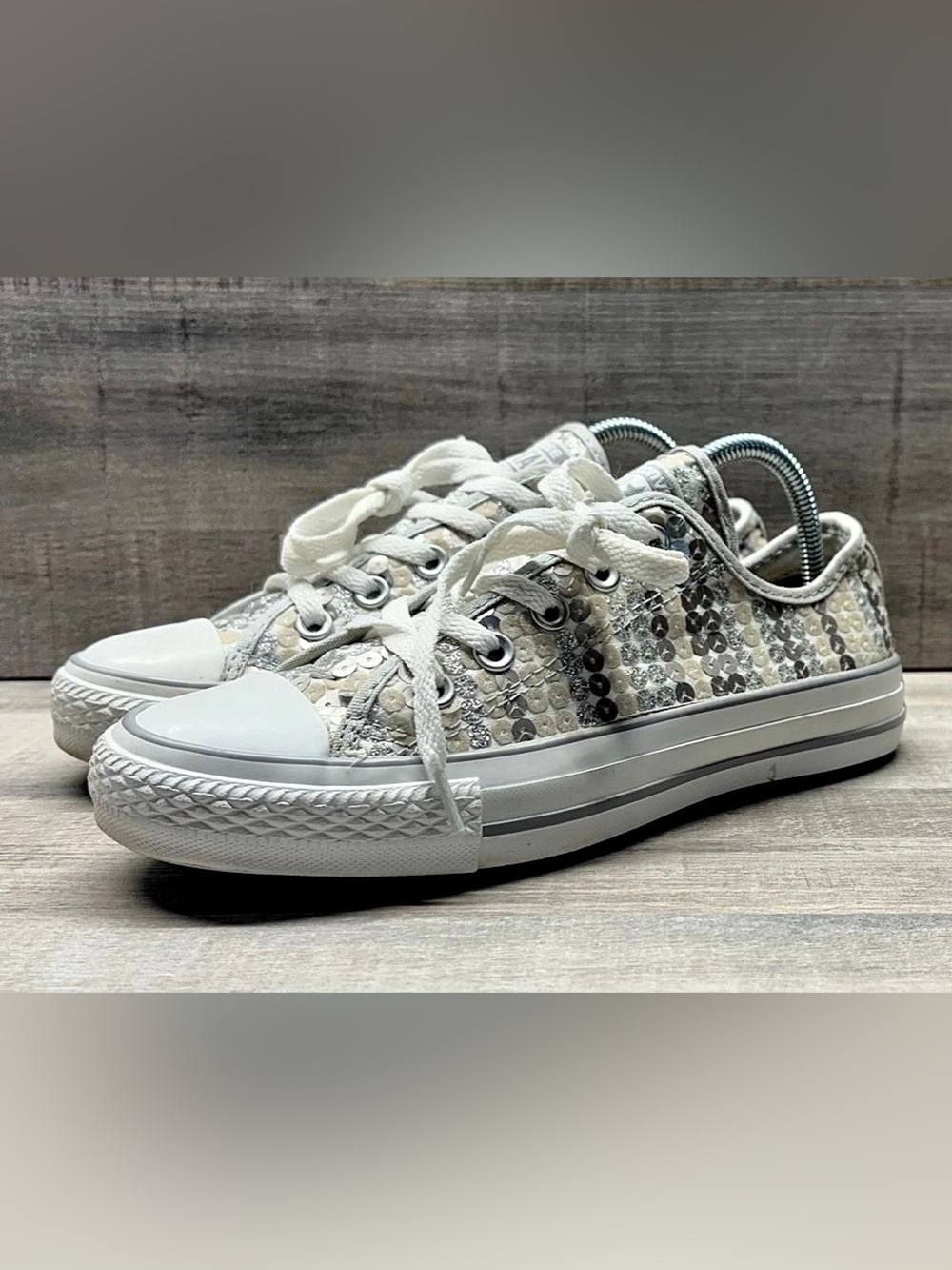 Converse All Star Chuck Taylor Low Womens Size 6 Silver Sequin Glitter 545010C
